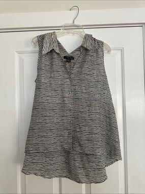 Caribbean Queen Black & White Striped Sleeveless Button-Down Top